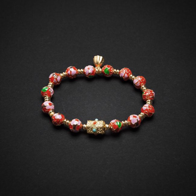 RED LOTUS - 7mm - 1 Red Lotus Cloisonné bracelet – A ruby-red handcrafted bracelet, inspired by Tibetan symbolism, representing passion, devotion, and protection.