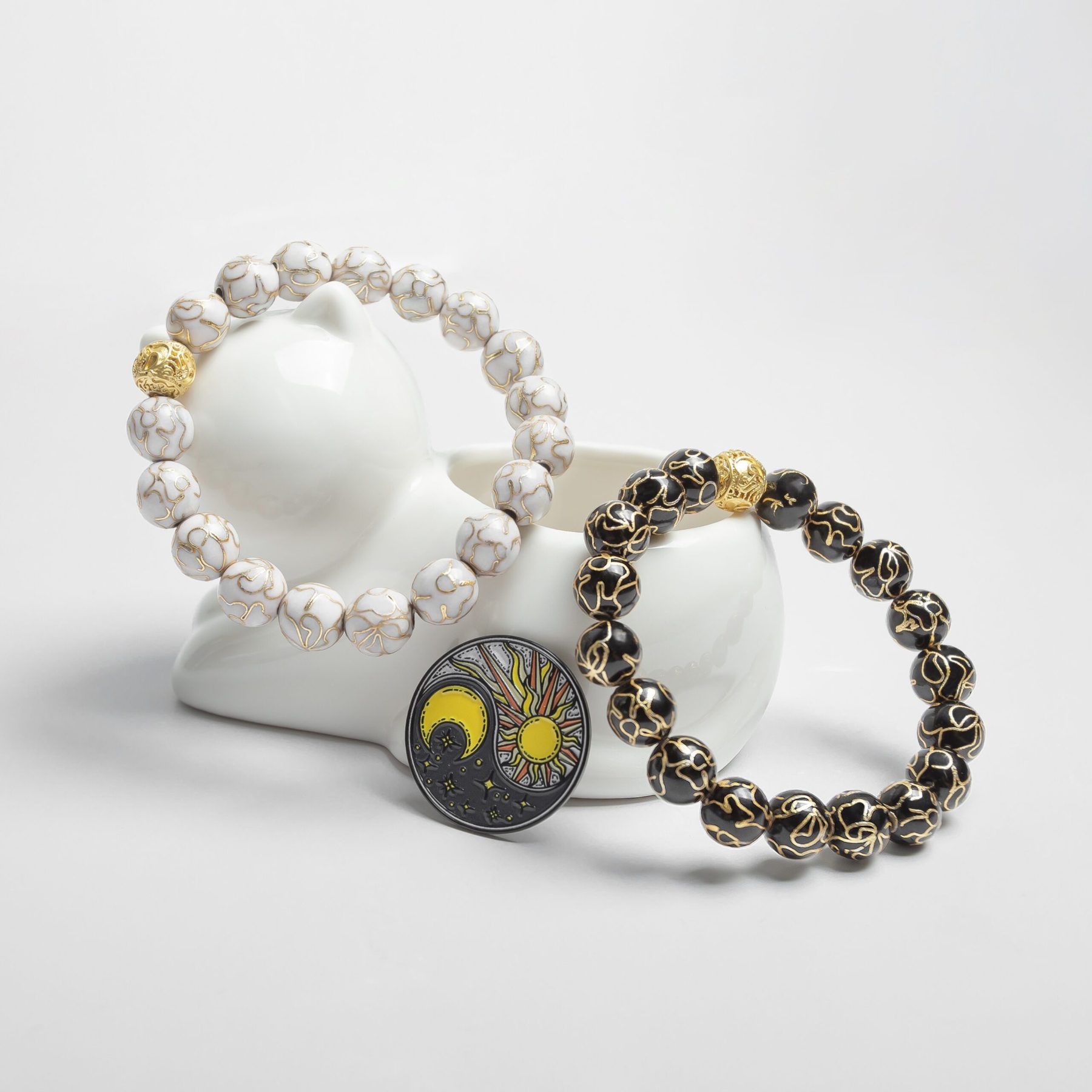 MIDNIGHT - 10mm - 4 Elegant black enamel jewelry – A refined Cloisonné bracelet, featuring a deep black finish and gold details, perfect for heritage jewelry lovers.