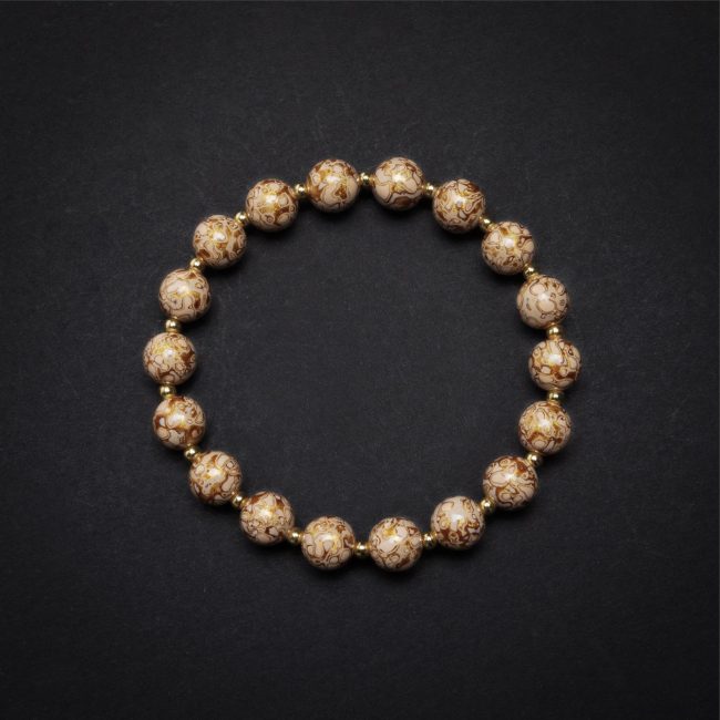 Luxury beige lacquer bracelet – A handmade lacquer bangle, featuring a high-gloss smooth finish, inspired by ancient Asian lacquer artistry.