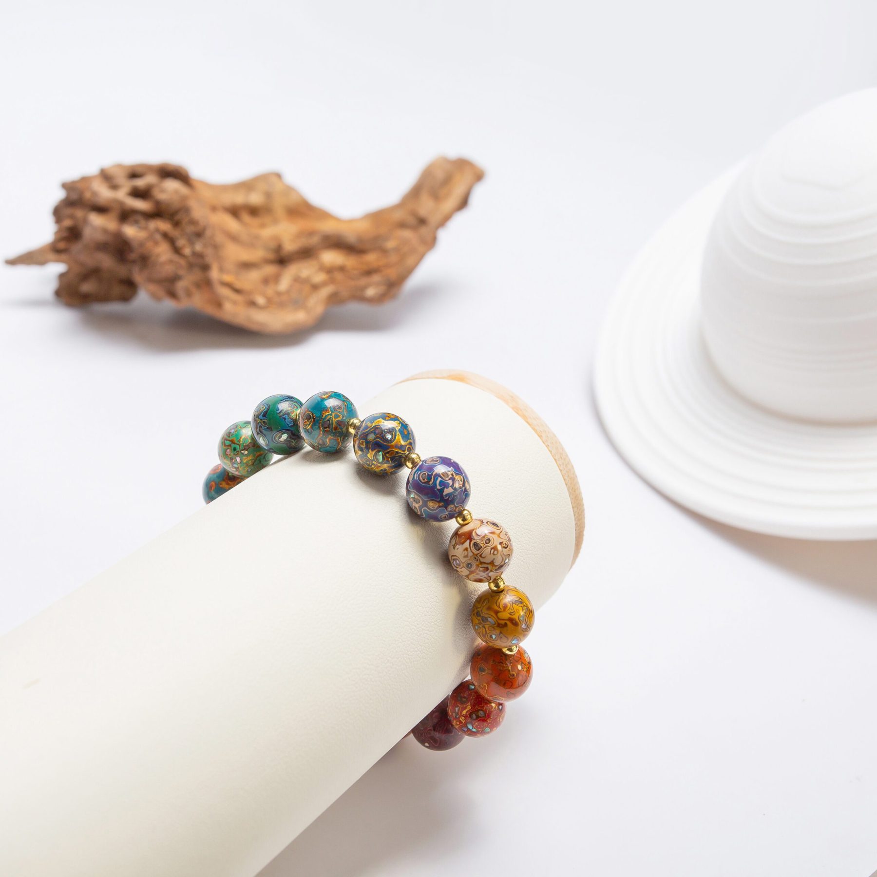 Rainbow - 10mm - 3 Luxury lacquer bangle – This colorful artisanal bracelet blends ancient lacquer craftsmanship with contemporary design, symbolizing cultural fusion and timeless elegance.