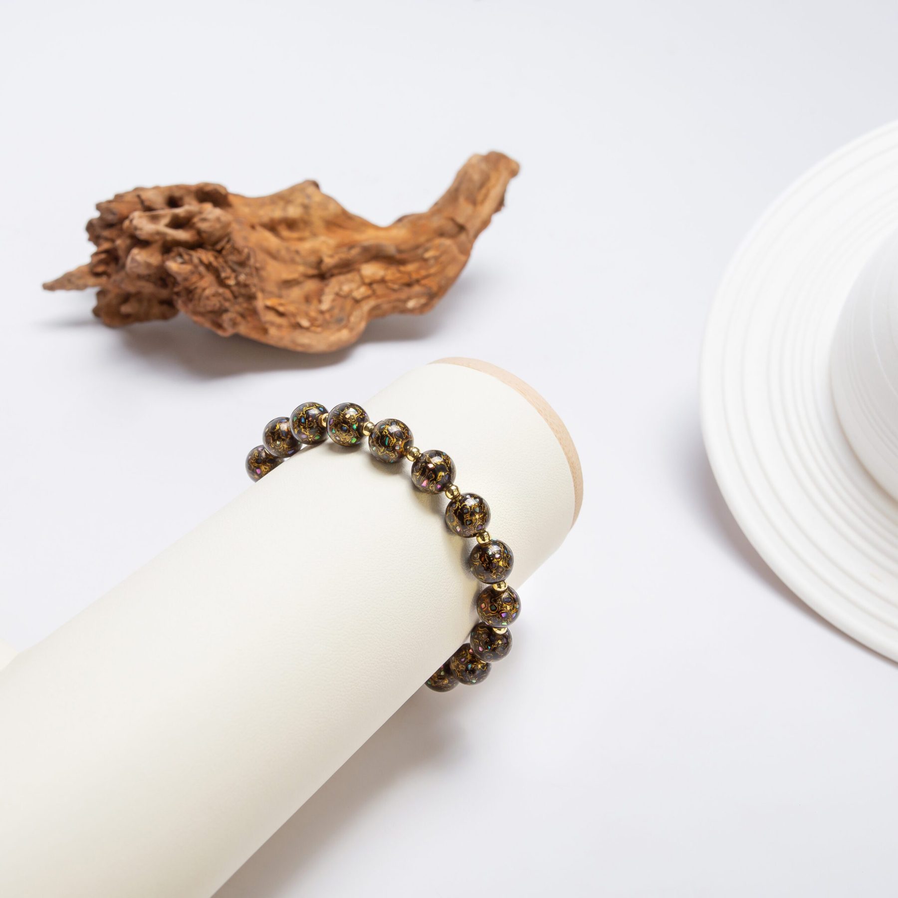 Obsidian - 8mm - 3 Handcrafted heritage lacquer bracelet – A deep black lacquer bangle, blending centuries-old Chinese craftsmanship with a contemporary aesthetic.